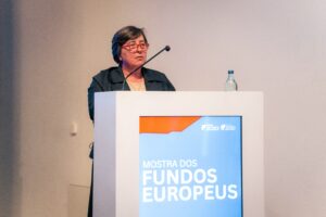 Maria João Monte na apresentação na Mostra dos Fundos Europeus. (03/12/2025)