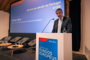 Hélder Reis na apresentação na Mostra dos Fundos Europeus. (03/12/2025)